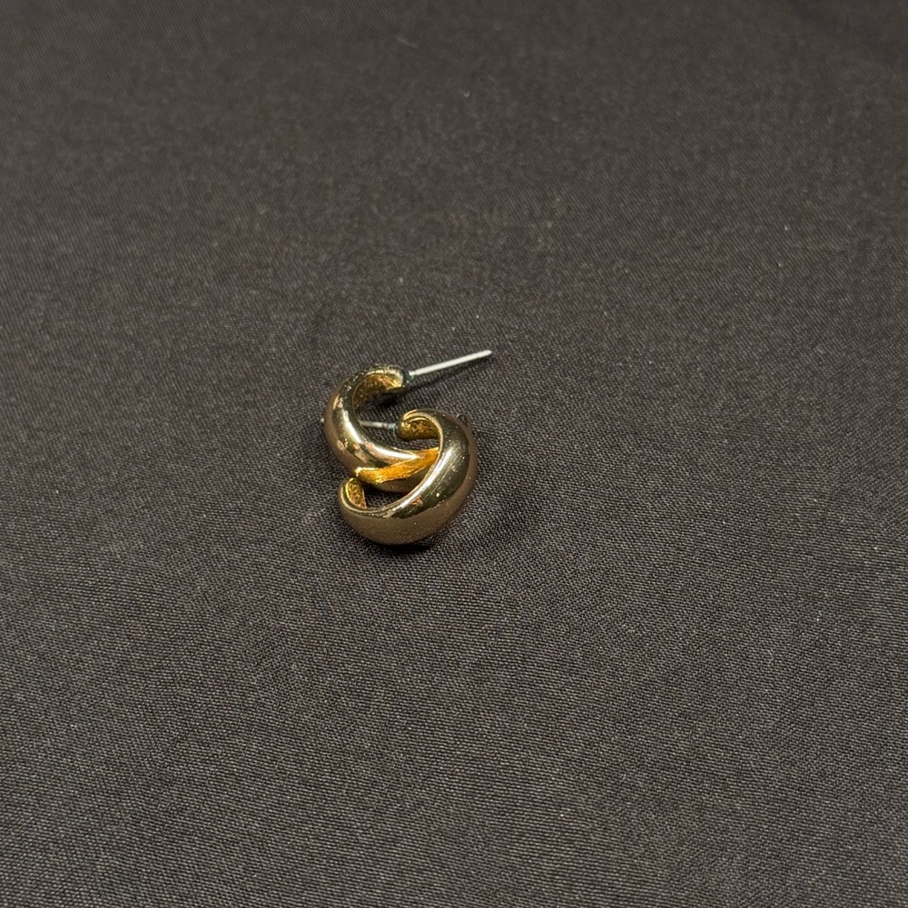 Elegant Gold-Tone Hoop Earring